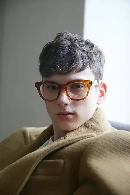 造吗？你和爱豆的距离，只差一副太阳镜~