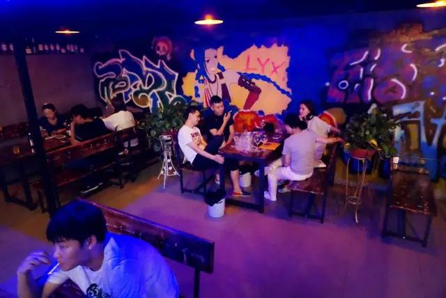 英雄联盟游戏主题酒吧,一家酒吧光谷广场店视频