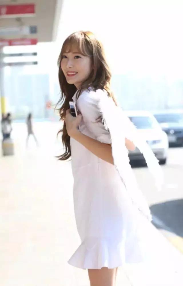 刘雯高圆圆女神都钟爱纯色连衣裙,高圆圆马思纯