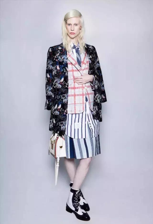 刘雯高圆圆女神都钟爱纯色连衣裙,高圆圆马思纯