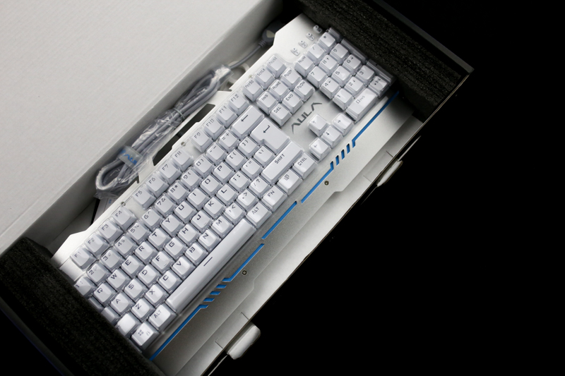 流动于指尖的神器-狼蛛收割者机械键盘入手体验（黑轴混光版）