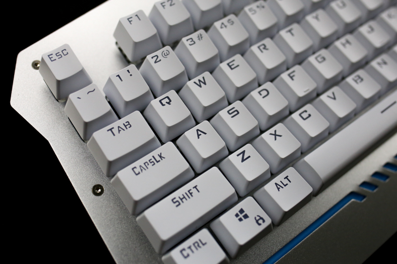 流动于指尖的神器-狼蛛收割者机械键盘入手体验（黑轴混光版）