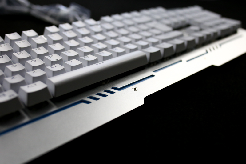 流动于指尖的神器-狼蛛收割者机械键盘入手体验（黑轴混光版）