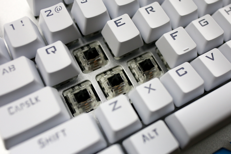 流动于指尖的神器-狼蛛收割者机械键盘入手体验（黑轴混光版）