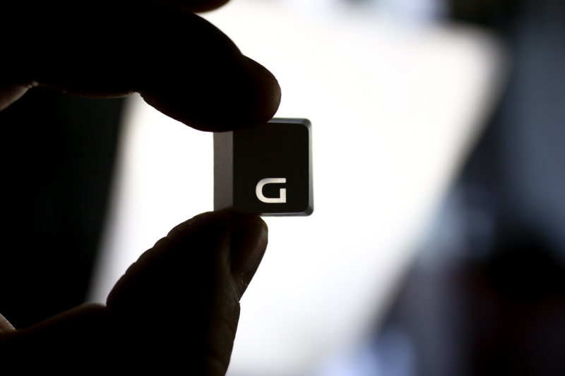 流动于指尖的神器-狼蛛收割者机械键盘入手体验（黑轴混光版）