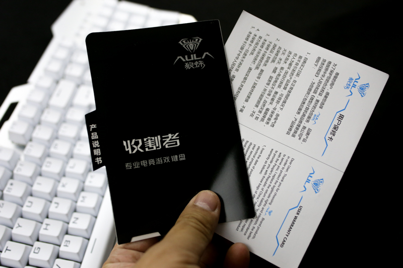 流动于指尖的神器-狼蛛收割者机械键盘入手体验（黑轴混光版）