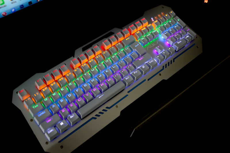 流动于指尖的神器-狼蛛收割者机械键盘入手体验（黑轴混光版）