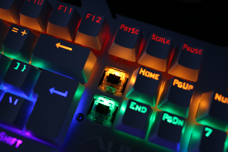 流动于指尖的神器-狼蛛收割者机械键盘入手体验（黑轴混光版）