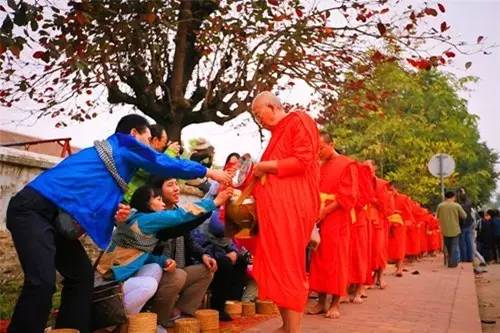 琅勃拉邦特色夜市,琅勃拉邦小夜市攻略