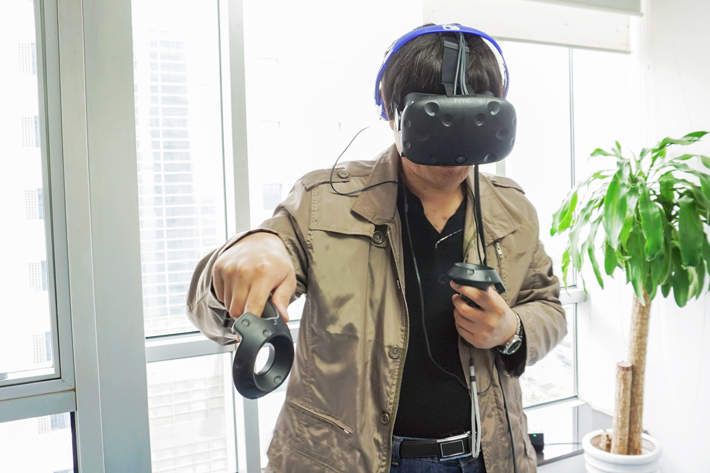 VR领域的标杆、传说中的HTCvive,体验起来到底如何?