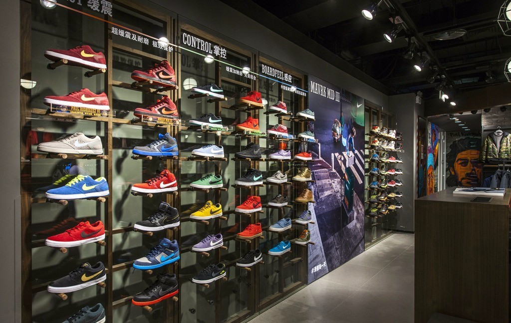 一双篮球鞋怎么拍好看,一双篮球鞋的寿命