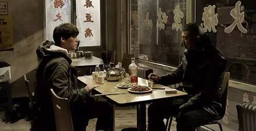 一双篮球鞋怎么拍好看,一双篮球鞋的寿命