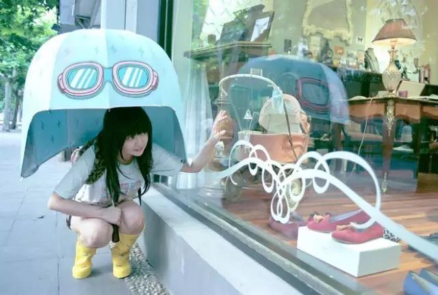 防晒伞为什么可以晴雨两用,既能防晒又能遮雨的伞靠谱吗