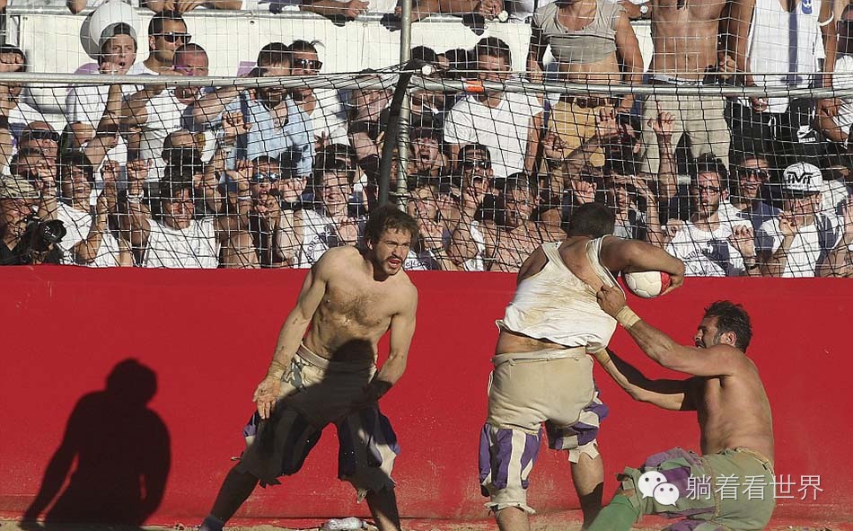 奇葩进球足球比赛视频,足球最奇葩的比赛