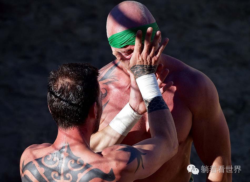 奇葩进球足球比赛视频,足球最奇葩的比赛