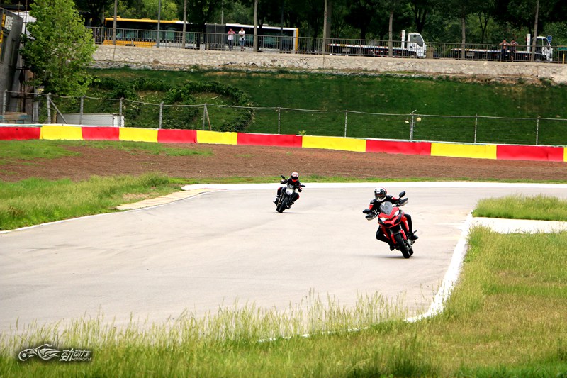 摩托赛事杜卡迪,杜卡迪摩托车锦标赛视频