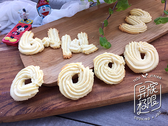 多彩六一欢乐童年图片,多彩的童年钢琴版