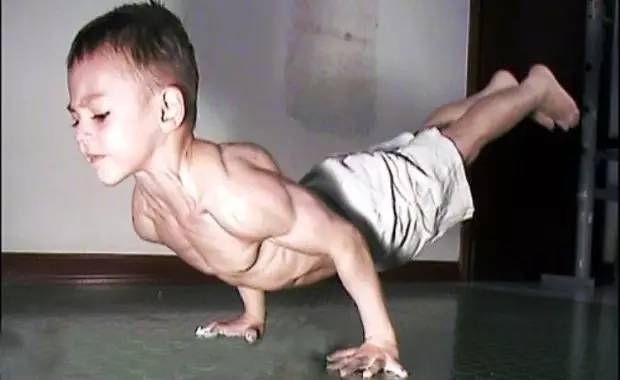 数一数那些肌肉块儿比你还大的熊孩子们!