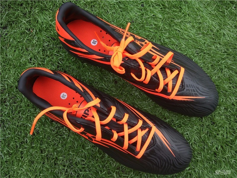 迪卡侬足球鞋kipstaagility,迪卡侬的足球鞋性价比