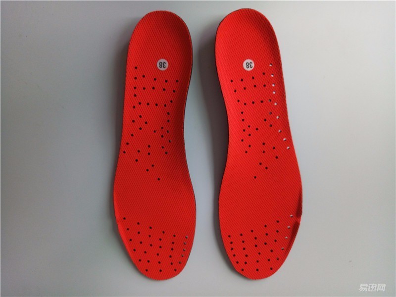 迪卡侬足球鞋kipstaagility,迪卡侬的足球鞋性价比