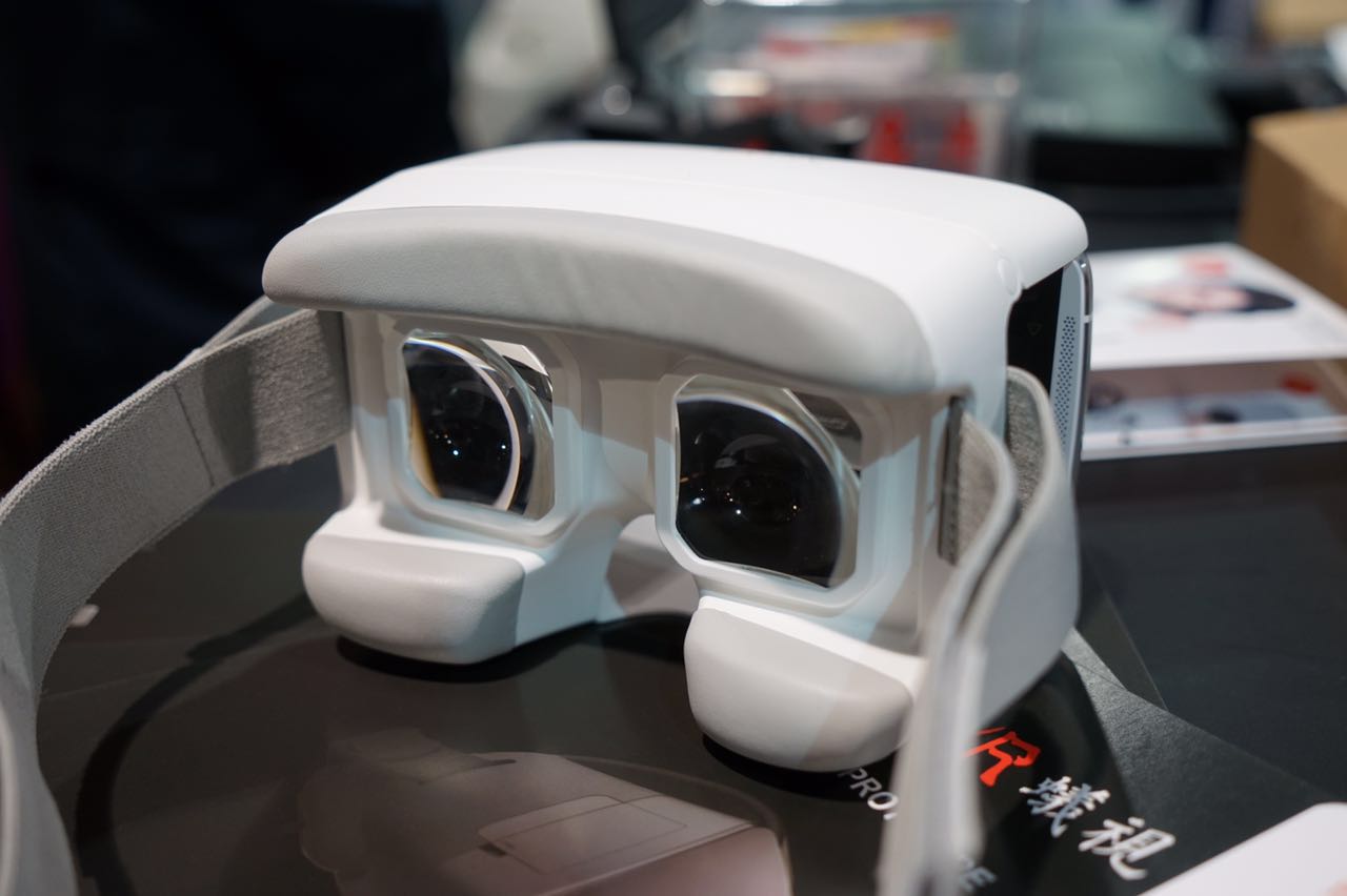 手机+VR头盔，华为、中兴、乐视哪家强？