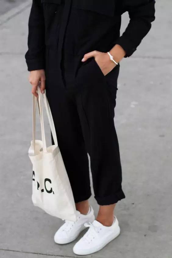 告别撞鞋尴尬这款小白鞋舒适透气,撞鞋尴尬怎么办