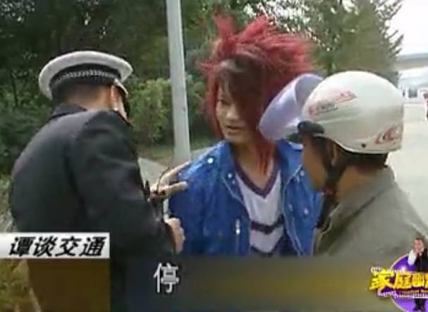 那个穿着制服、说着川普，却红到岛国的成都男子，原来是他！