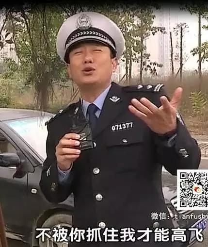 那个穿着制服、说着川普，却红到岛国的成都男子，原来是他！