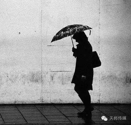 你的单纯最终埋葬在了沙漠