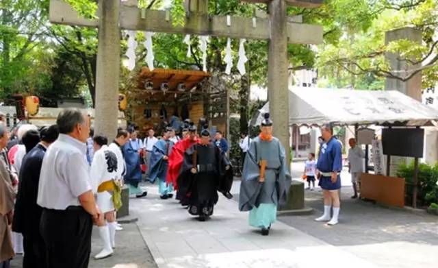 日本的职业旅行——不想当女仆店员的神官不是好铁匠!