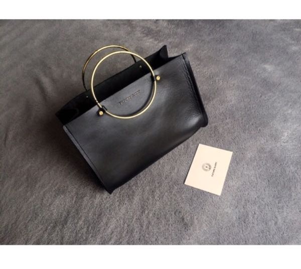 天哪！这么多杂志上看到的大牌热门包，她居然都有！羡慕！