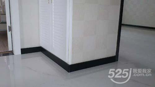 踢脚线松动用什么固定好,强化地板踢脚线松动了怎么办