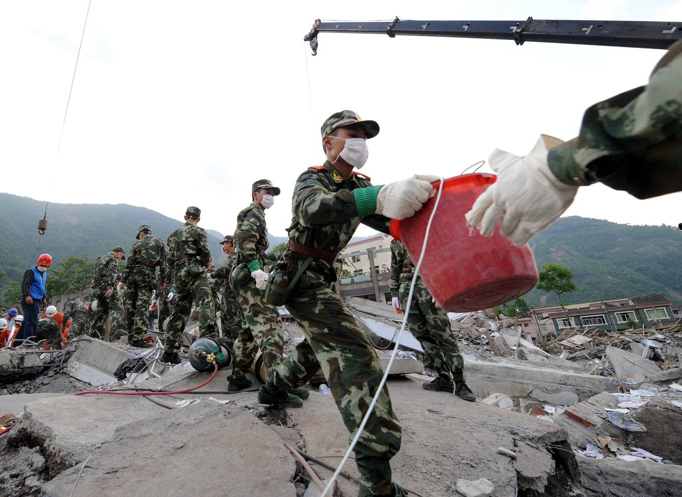 绝境之一：5.12地震后，几千囚犯大转移