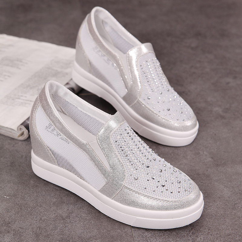 夏季少不了这两双舒适凉快的凉鞋,今年夏天穿的凉鞋又好看又百搭