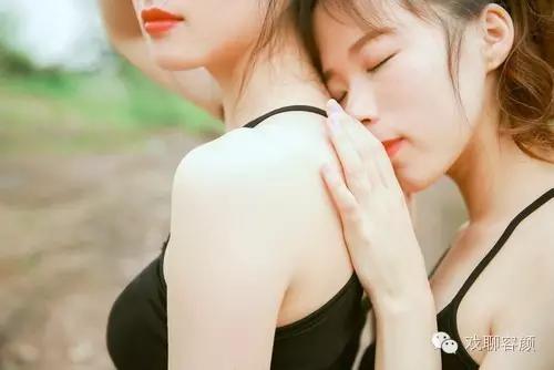 前胸后背长痘痘还特别痒,一到冬天前胸后背长痘痘