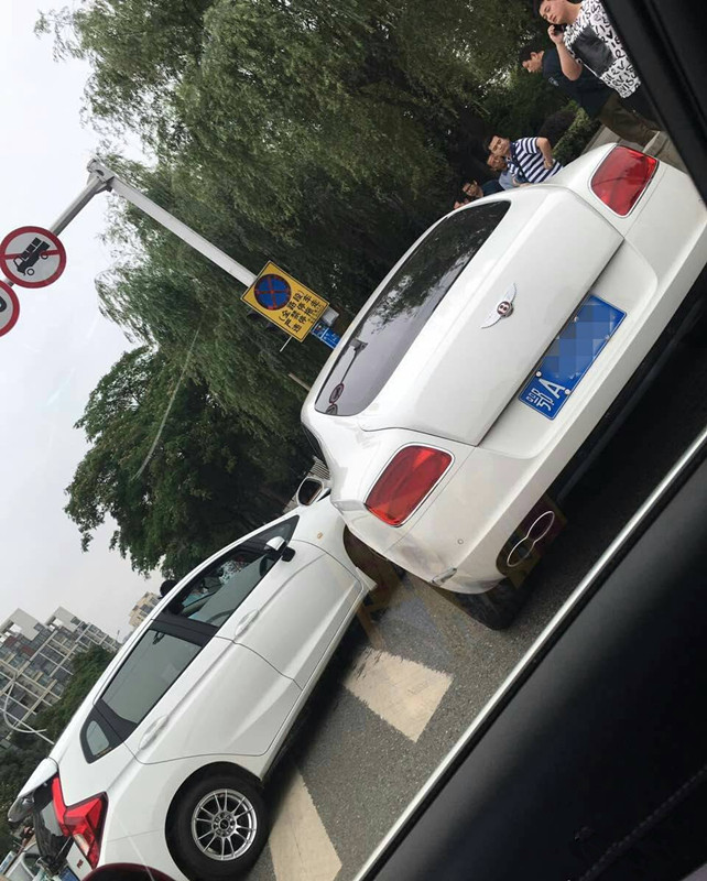 普通人要是撞了百万豪车怎么办,普通车撞到豪车会怎么样