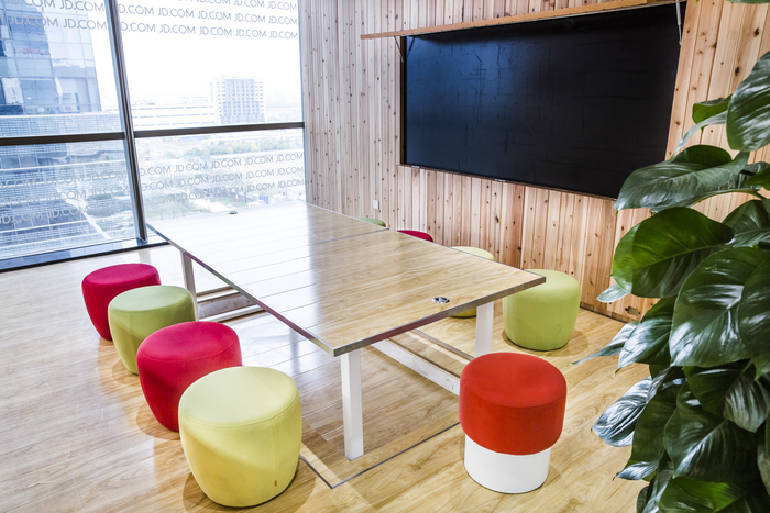 探访刘强东在北京的京东总部大楼,参观京东总部