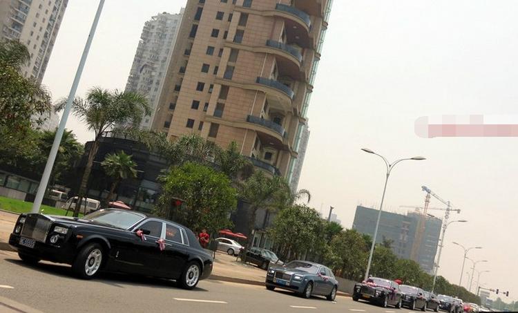 偶遇超跑豪华婚车车队,街头偶遇震撼的车队