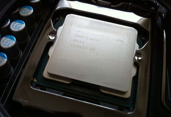 英特尔和amd的cpu哪个更好,amd和英特尔顶级cpu对比