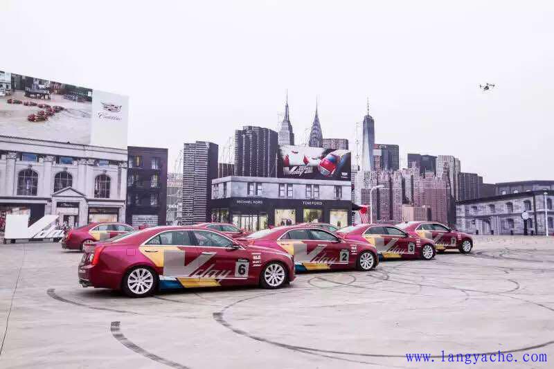 凯迪拉克灯光秀豪车,凯迪拉克飙车的精彩片段