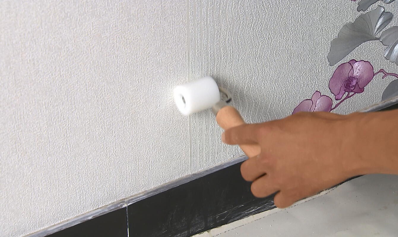 壁纸施工怎样避免溢胶,pvc壁纸怎么做到浓胶薄涂