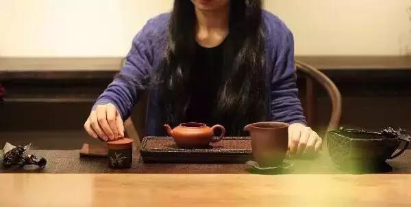 用紫砂壶泡茶不喝了要处理茶叶吗,自从喝了茶不想抽烟了