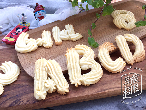 多彩六一欢乐童年图片,多彩的童年钢琴版