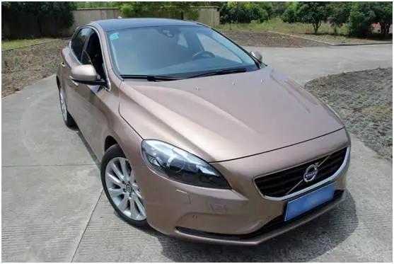 沃尔沃v40新款试驾,沃尔沃v40两驱和四驱哪个好