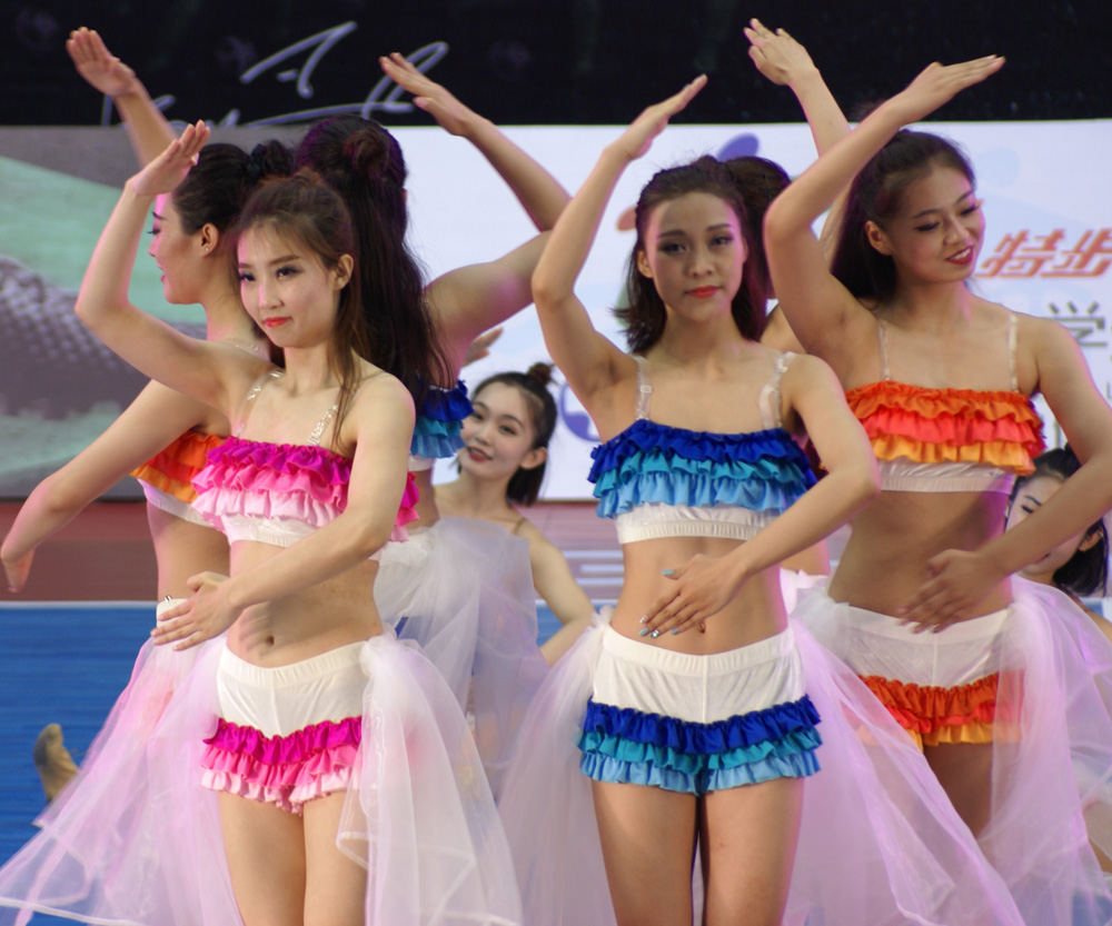 实拍中国大学生五人制足球联赛南大区上的50位美女