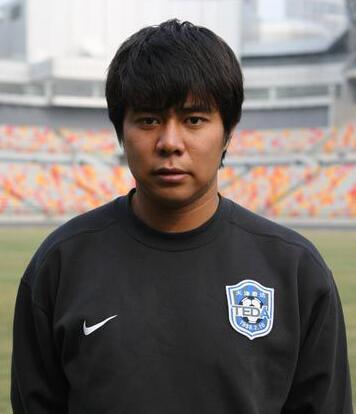 他17岁闪耀世青赛，没给领导敬礼被国奥开除，26岁堕落退役