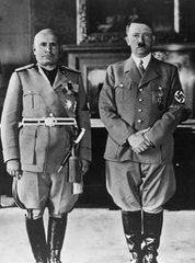 他是法西斯创始人，多次背叛希特勒却受到希特勒一生的拥护