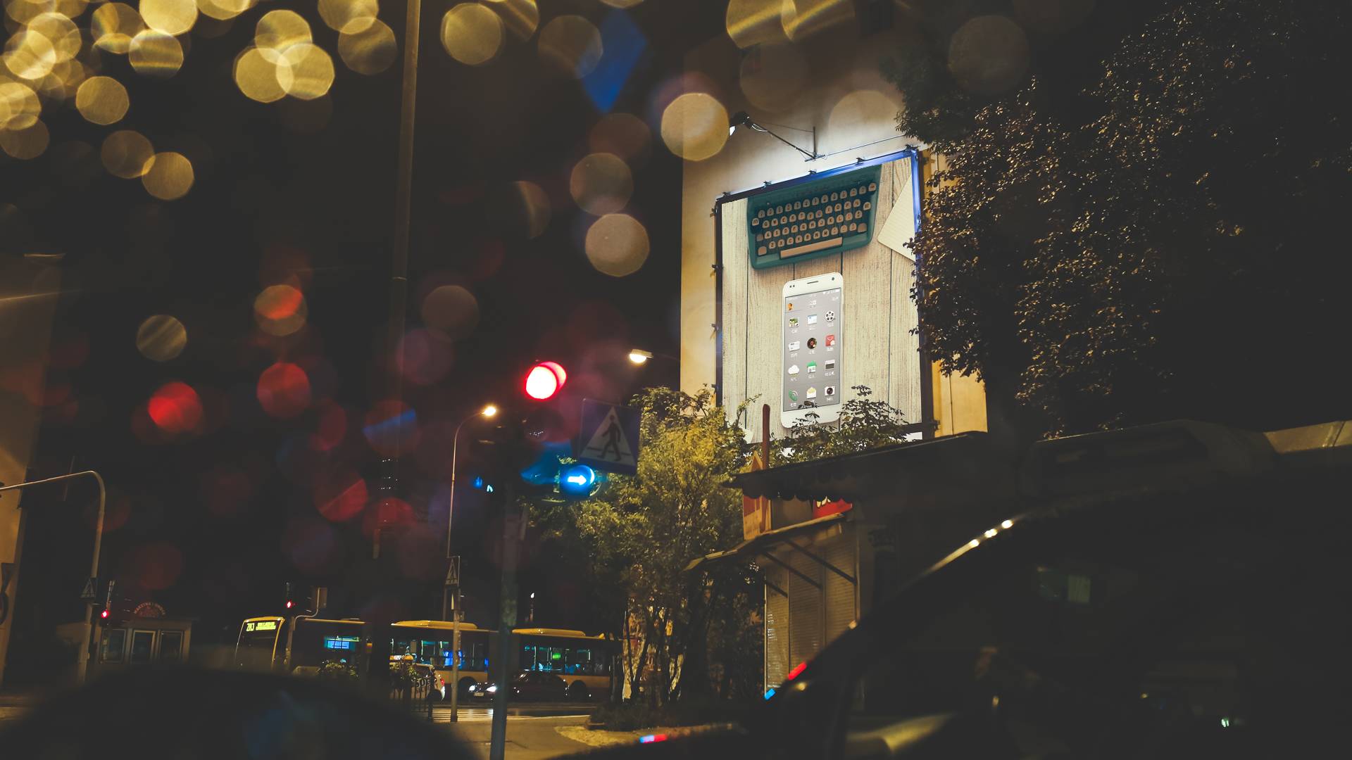 融资500万甩掉红配绿他打造一款高颜值老人手机丢掉傻大笨最薄7.16mm