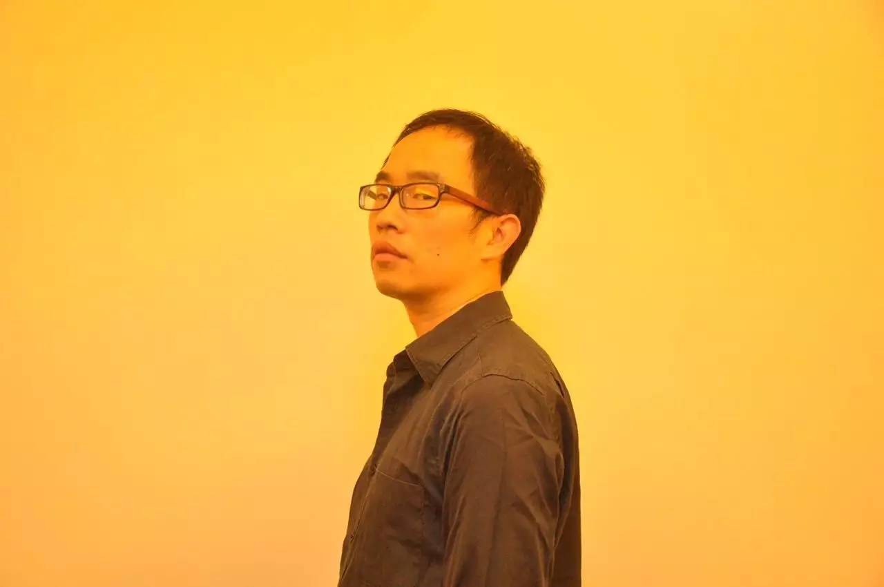 融资500万甩掉红配绿他打造一款高颜值老人手机丢掉傻大笨最薄7.16mm