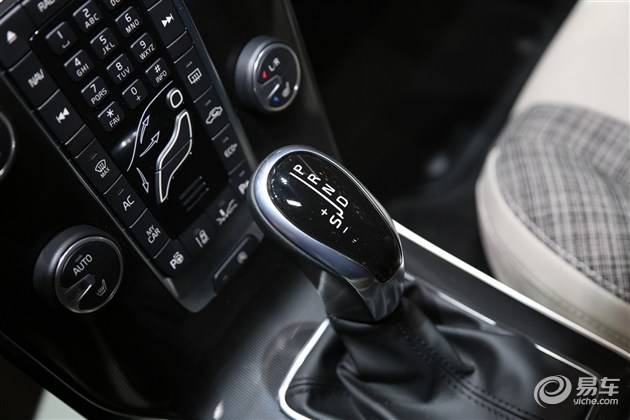 2017年沃尔沃v40智雅版落地价格,沃尔沃v40报价及图片2018款